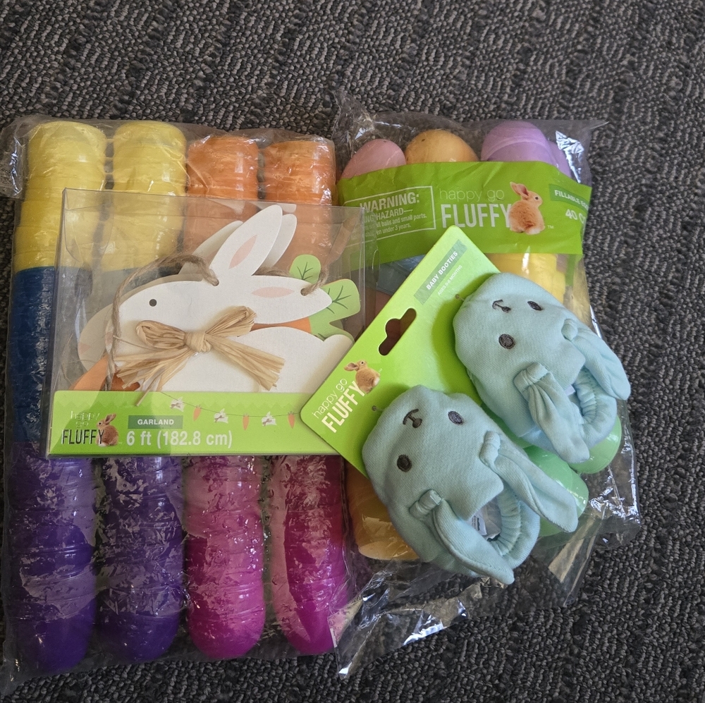 Super Cute EASTER LOT. NIP. 90 Eggs. Garland And Baby Booties.